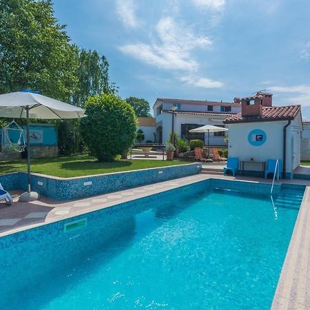 Villa Anita With Common Pool Vrvari Екстериор снимка