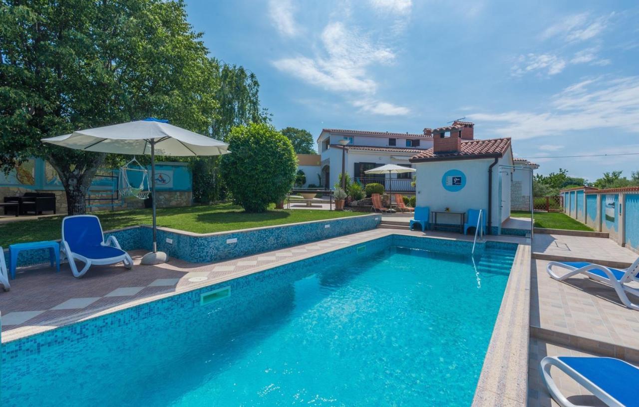 Villa Anita With Common Pool Vrvari Екстериор снимка