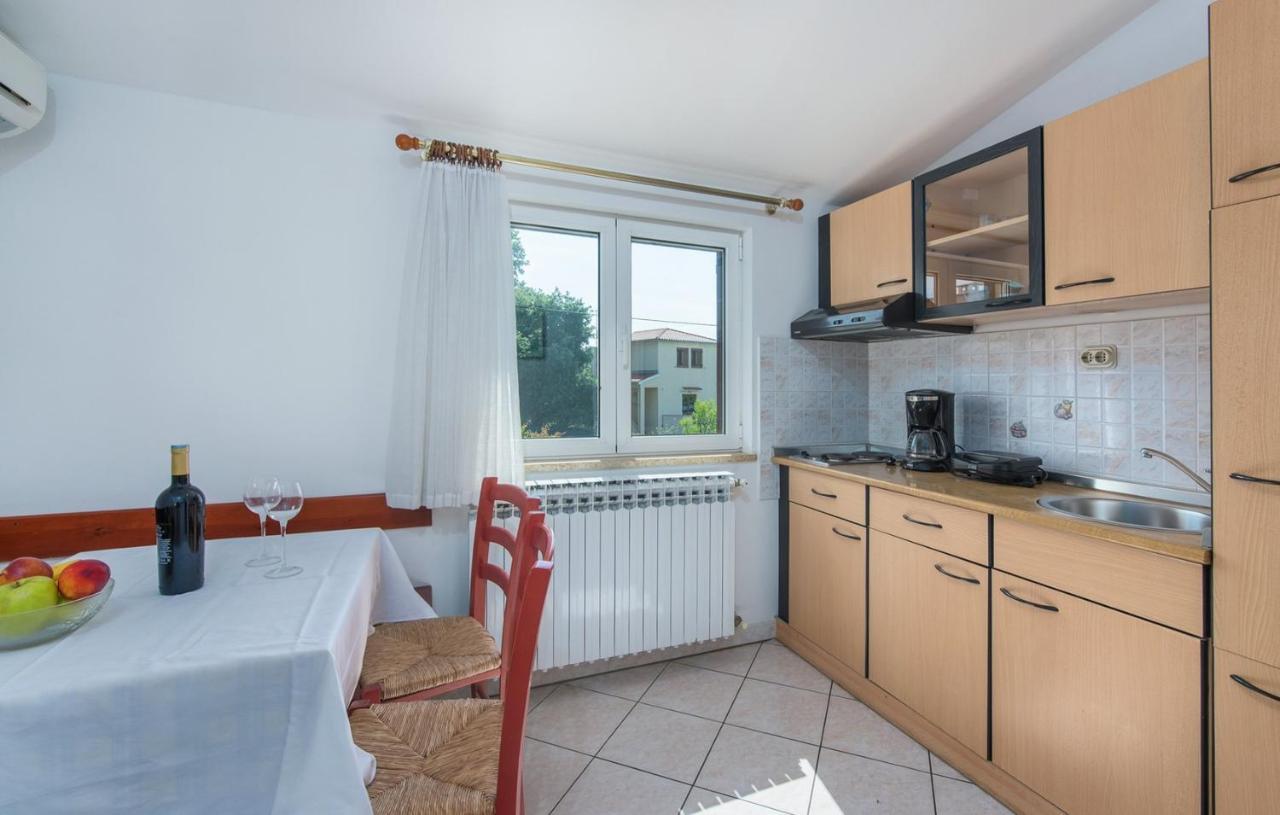 Villa Anita With Common Pool Vrvari Екстериор снимка