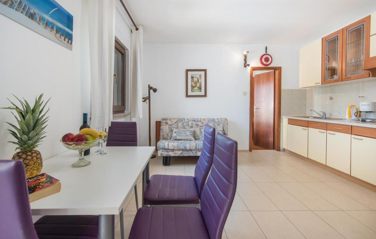 Villa Anita With Common Pool Vrvari Екстериор снимка