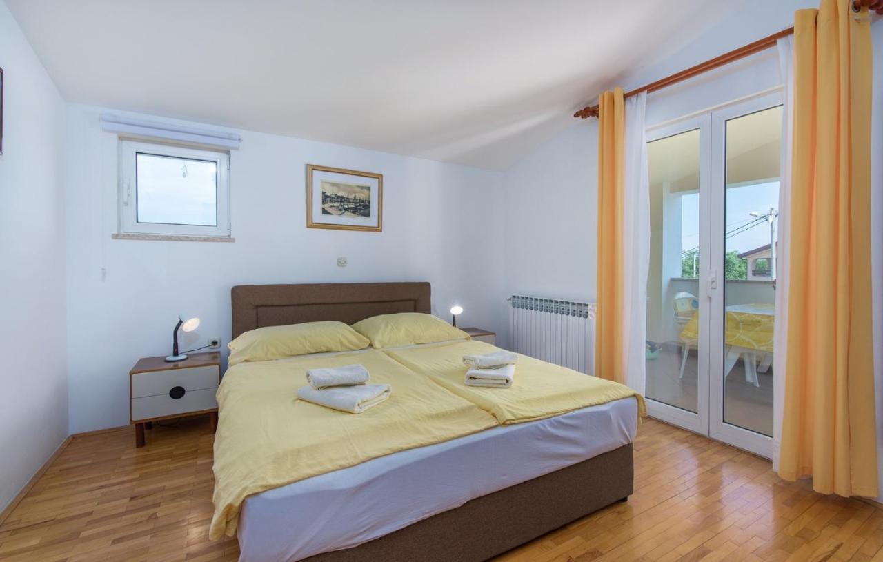 Villa Anita With Common Pool Vrvari Екстериор снимка