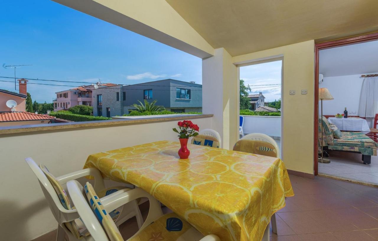 Villa Anita With Common Pool Vrvari Екстериор снимка