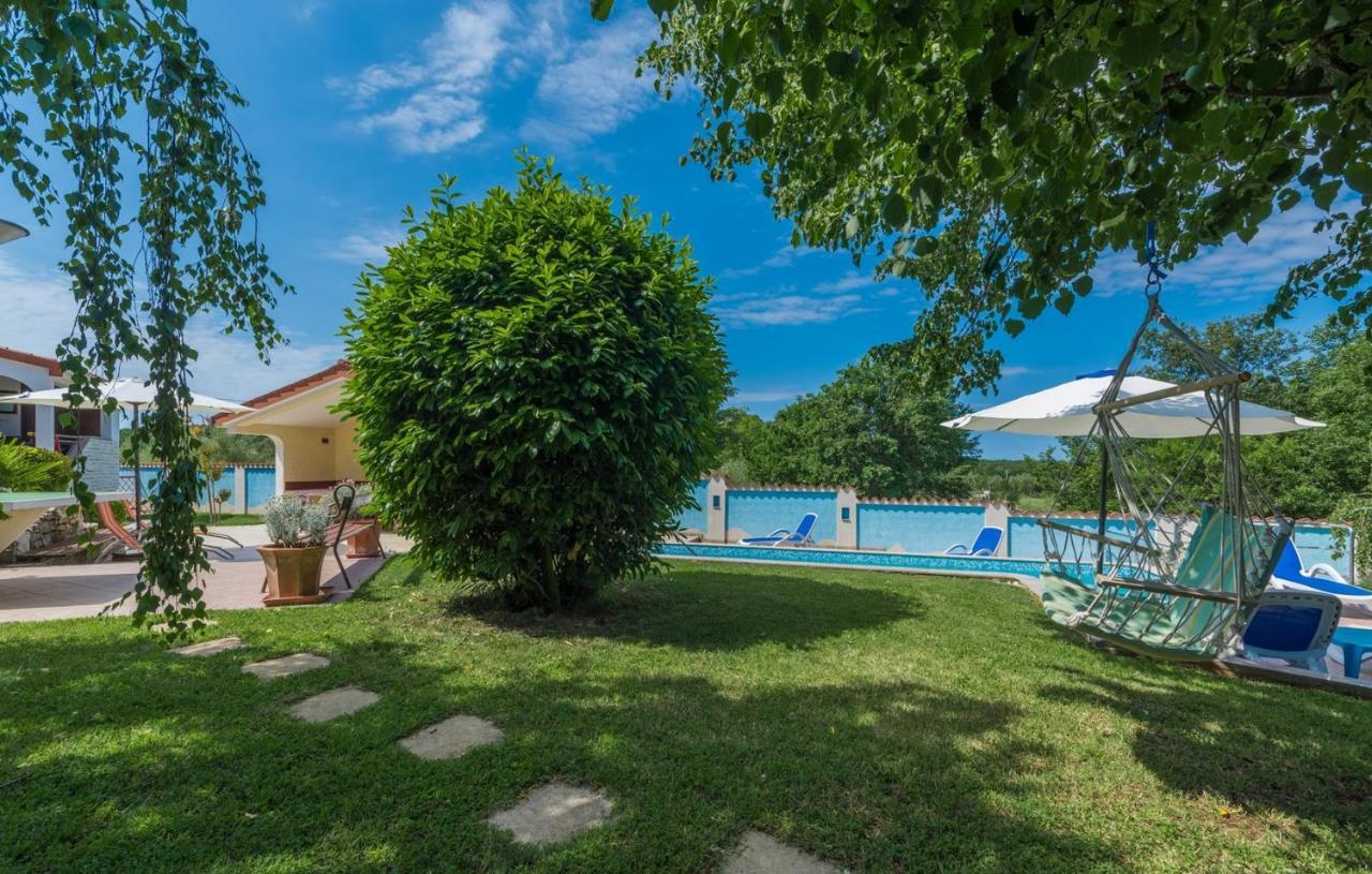 Villa Anita With Common Pool Vrvari Екстериор снимка